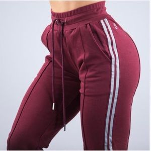 BuffBunny Bomb Joggers Burgundy. Size S.